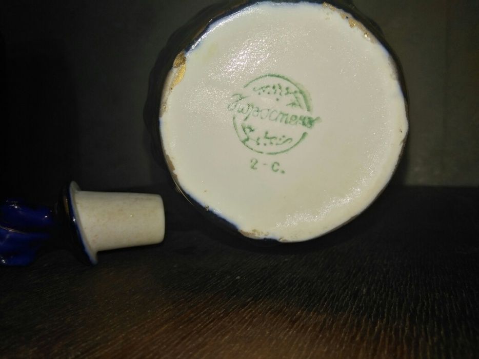 Продается фарфоровый графин для вина