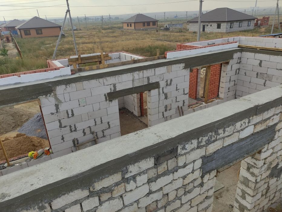 Бригада строителей