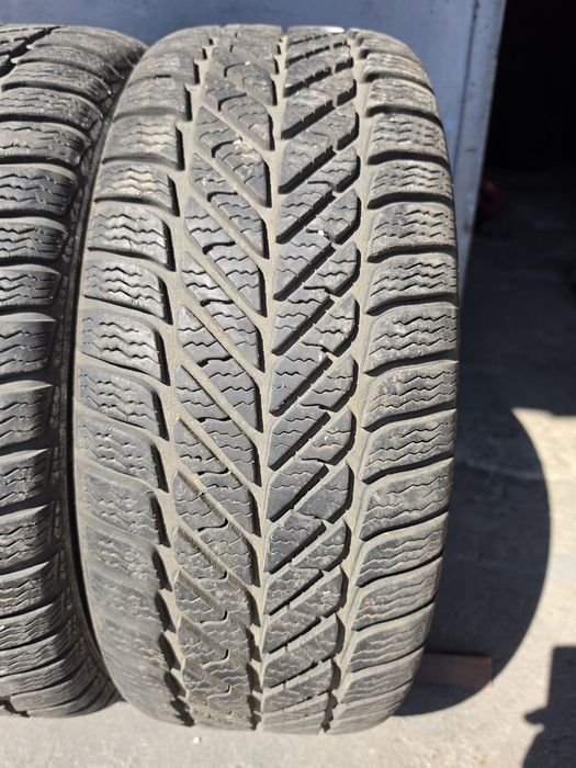 2 бр. зимни гуми 205/55/16 Debica 6-6,5 mm DOT 2915