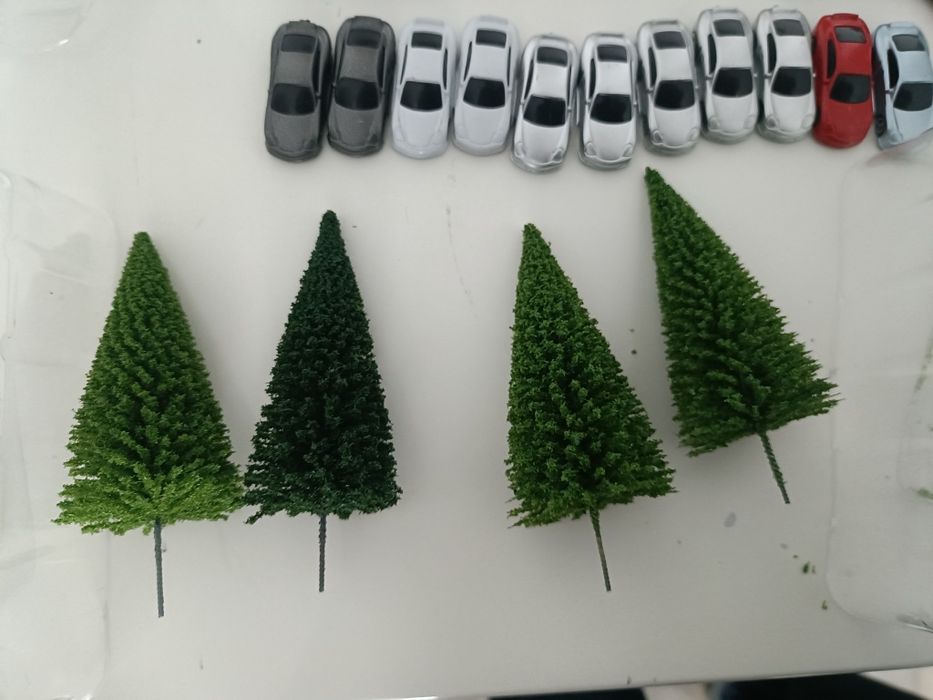 Macheta  acessorii Trenulet  Electric iarba,  figurine   pietrisc,braduri  și pod