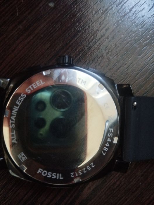 Продам часы  fossil