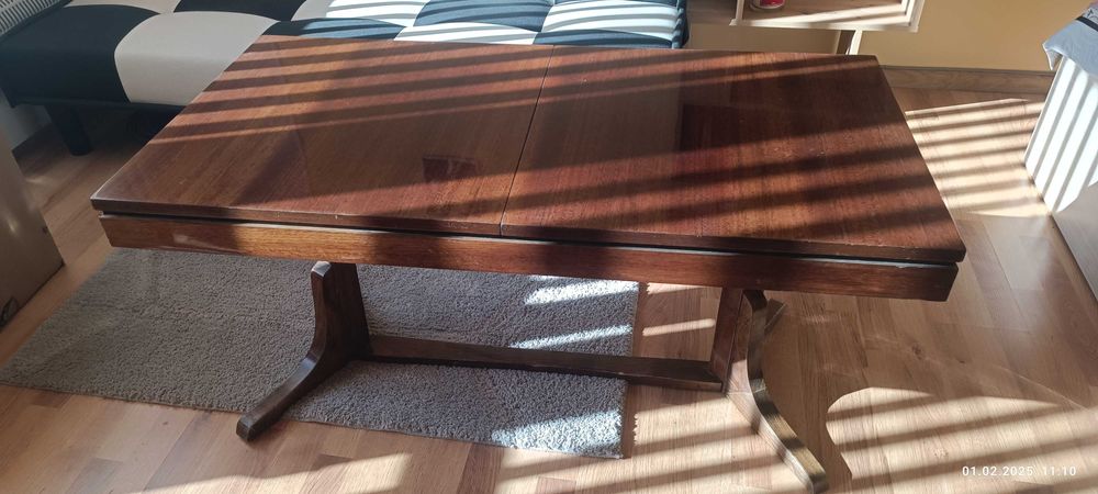 Продавам холна масичка