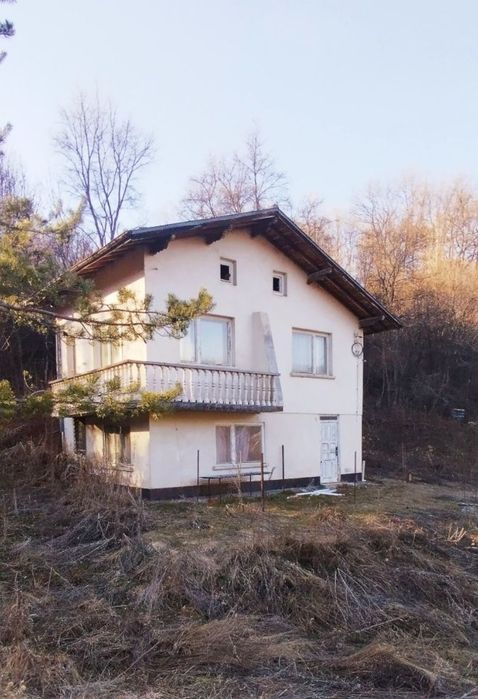 Продава се къща в село Студена,  община Перник