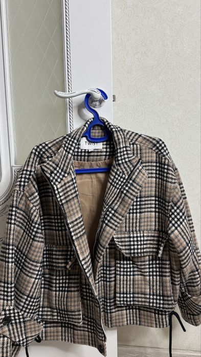 Бомбер и укороченный тренч