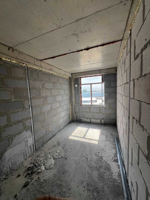 Новостройка 4-этаж 1 ком, 40 м кв за 33000дол готовь к ремонту Яшнобод