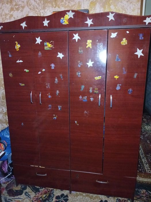 Диван,стенка,тримо,шфанер,детиски шкаф,тумба,гилам.