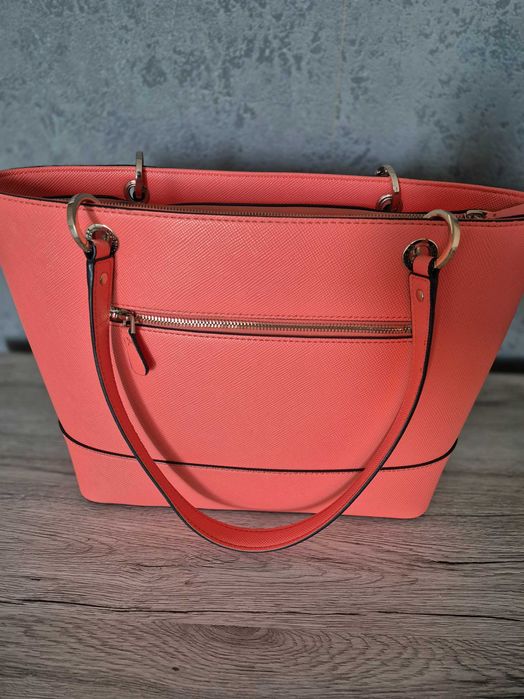 Чанта Guess в свеж коралов цвят