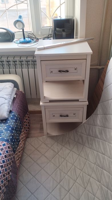 Продам комод и тумбочки.