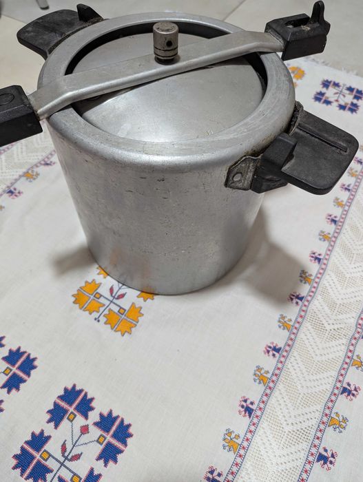 Oală sub presiune aluminiu masiv, vintage, extrem de rezistent