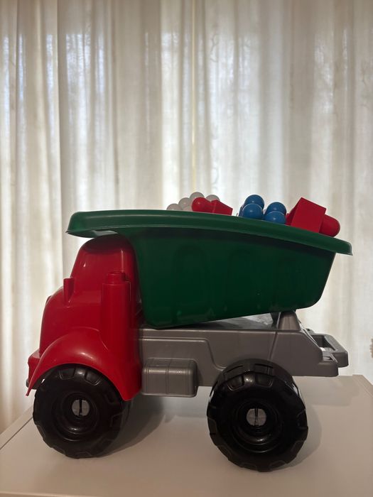 Камионче самосвал с конструктор