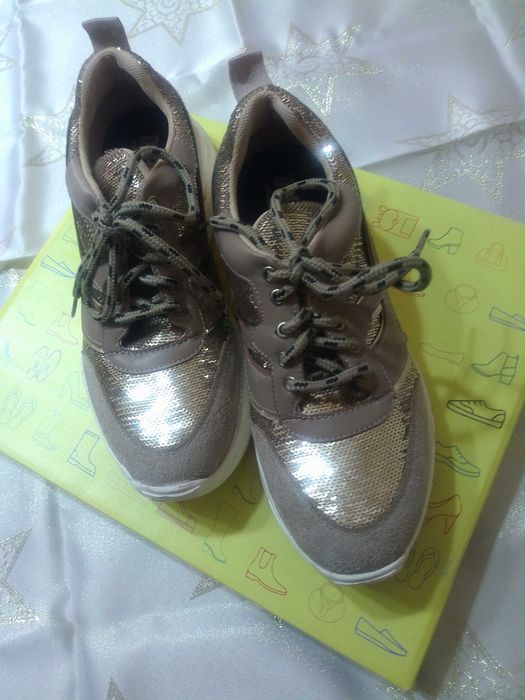 Дамски сникърси в цвят капучино и злато  N:38