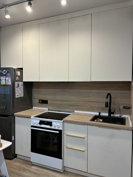 Продам кухонный гарнитур Астана