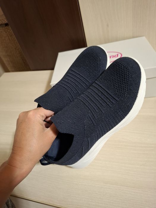 Adidasi / Pantofi sport dama noi, transport gratuit