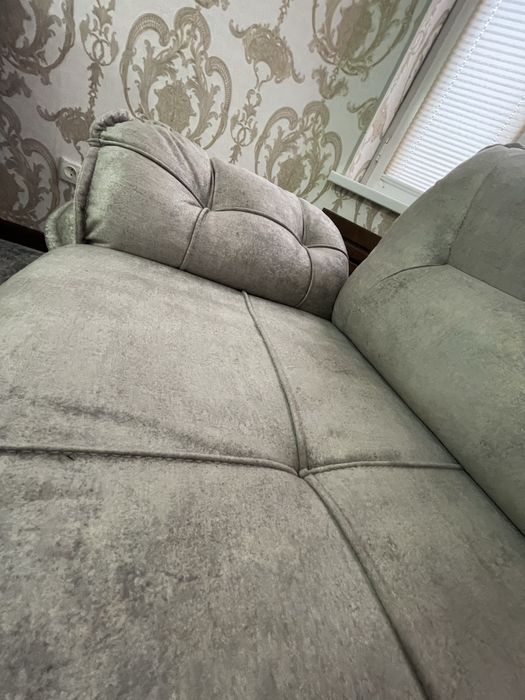 Срочно продается диван с двумя креслами совсем новый