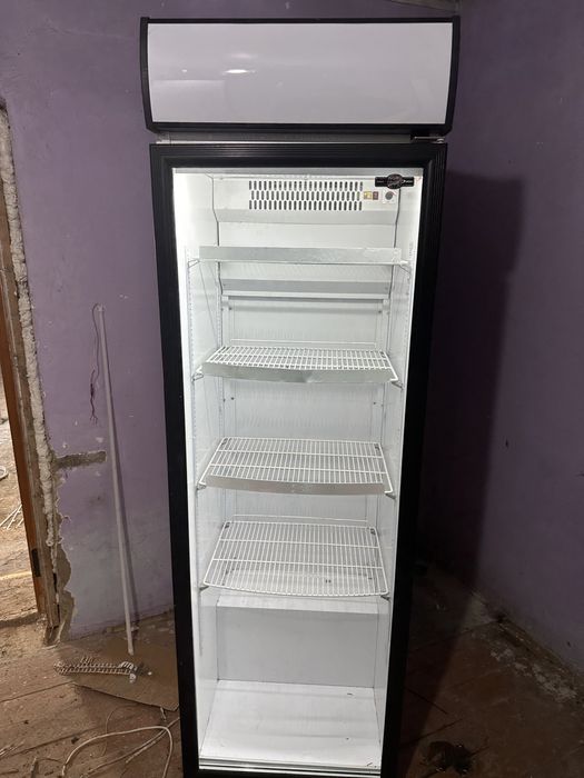 Витринные холодильник