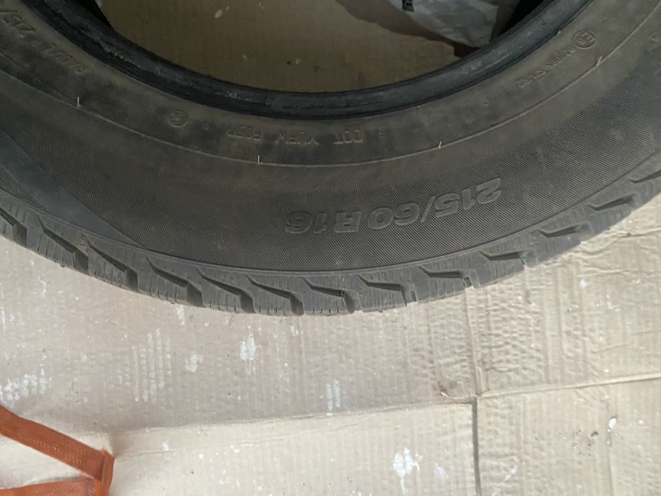Зимние шины 215/60/16