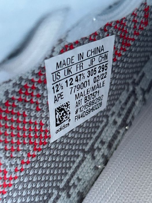 Yeezy boost 350 v2 blue tint