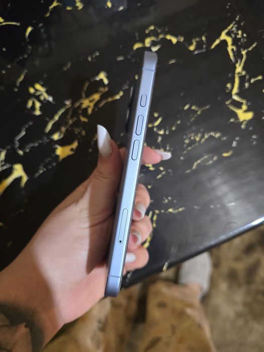 Vând iPhone 17 , mist blue 256GB