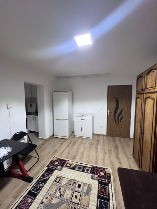 Închiriez garsonieră