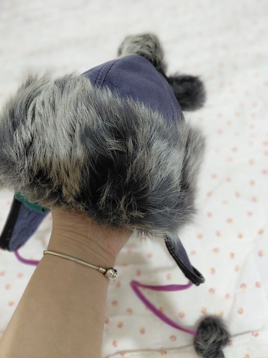 Caciula piele si blana naturala, varsta 2-3 ani, stare impecabila.