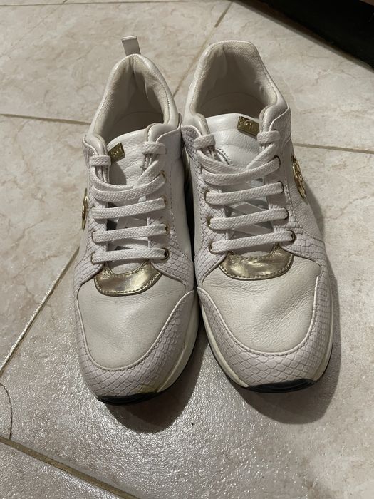 Сникърси Guess бели