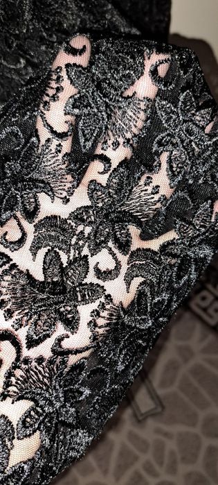 Продам платье кружевное