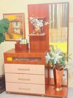 Подарявам скрин,трикрилен гардероб и 2 нощни шкафчета