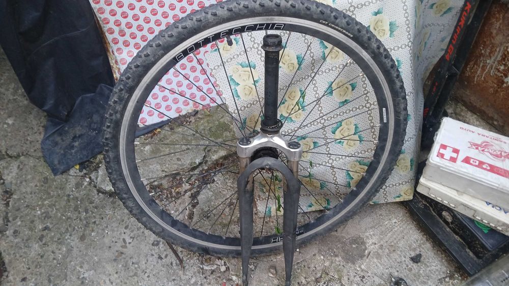 Vand furca si roata fata de 28" pentru bicicleta electrica