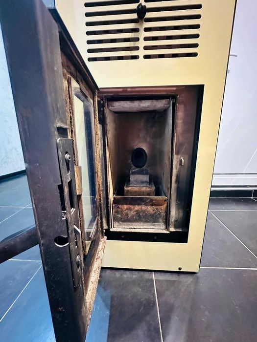 Пелетна камина Burnit 10 kW – много запазена, готова за отоплителния сезон