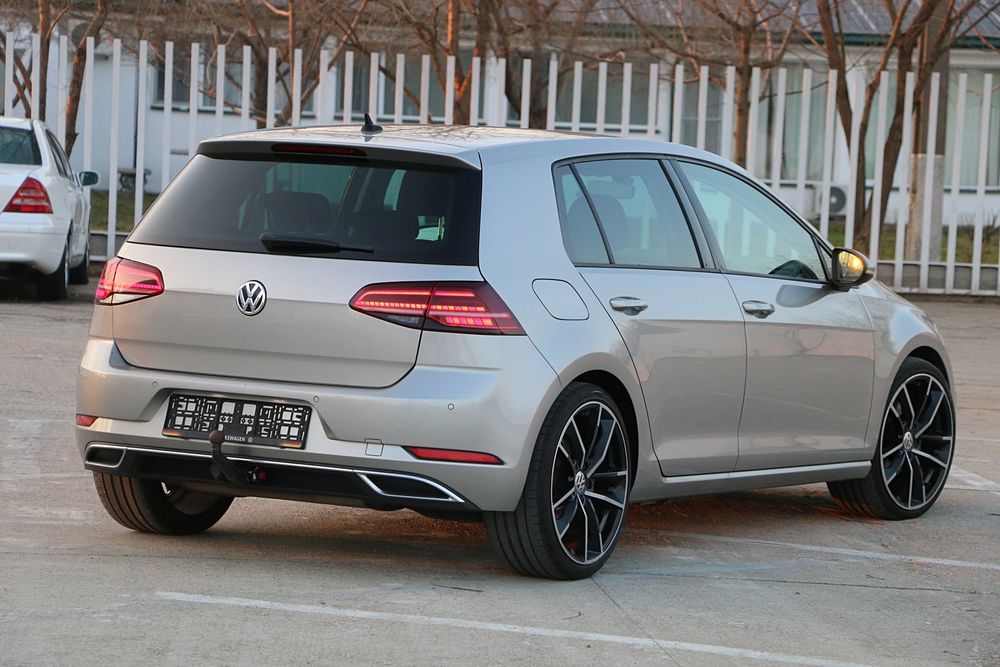 VW Golf VII 2.0TDi 2018 Cockpit Alcantara  Bi-xenon LED Jante 19"