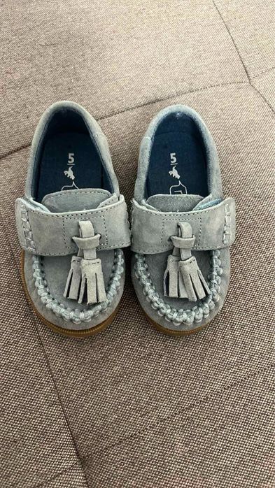 Стилни бебешки мокасини
