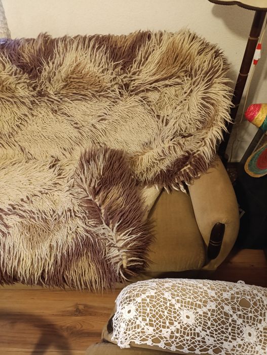 Диван с два фотьойла в добро състояние.