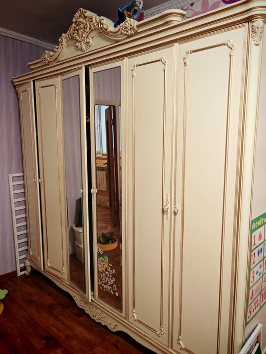 Продам спальный гарнитур