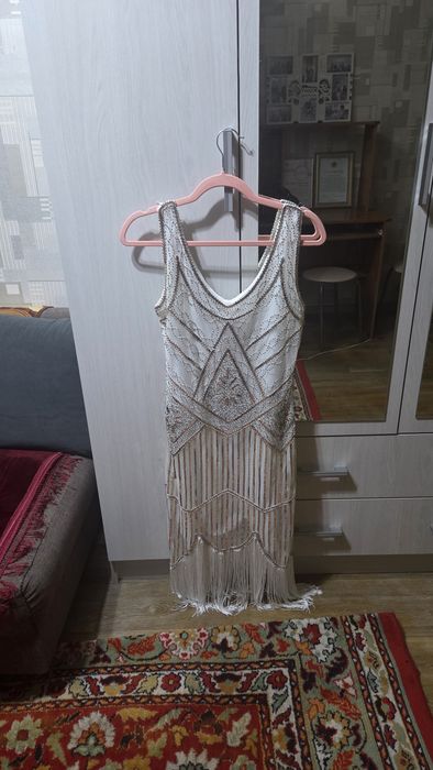 Продам платье с паетками