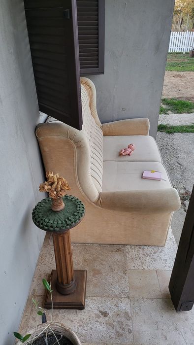 Vând canapea din lana