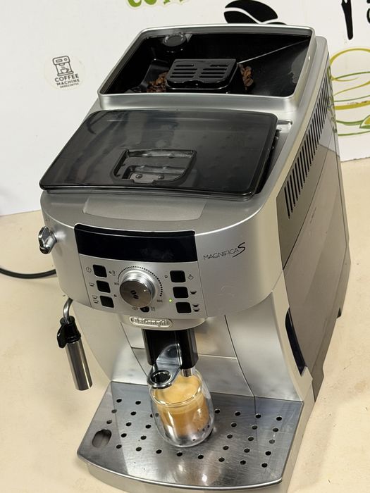 Кафемашина кафе автомат delonghi magnifica S с гаранция