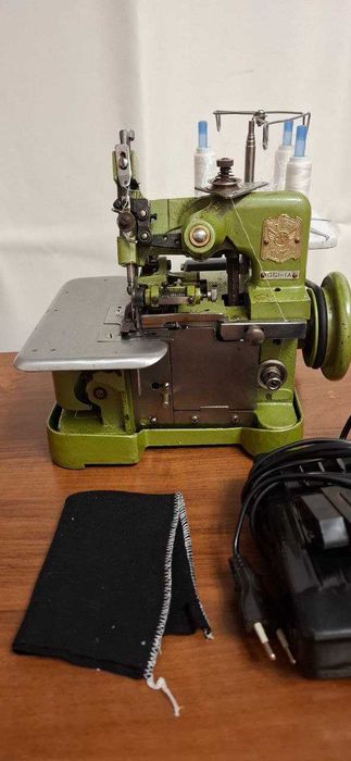 Швейная машина Оверлок