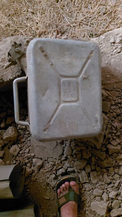 Канистры продаются