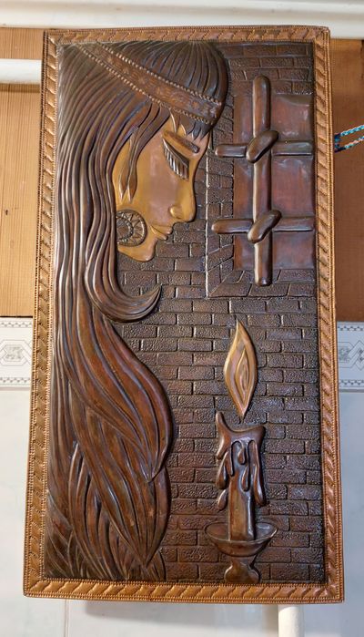 Чеканки медь СССР. Девушка со свечкой картина