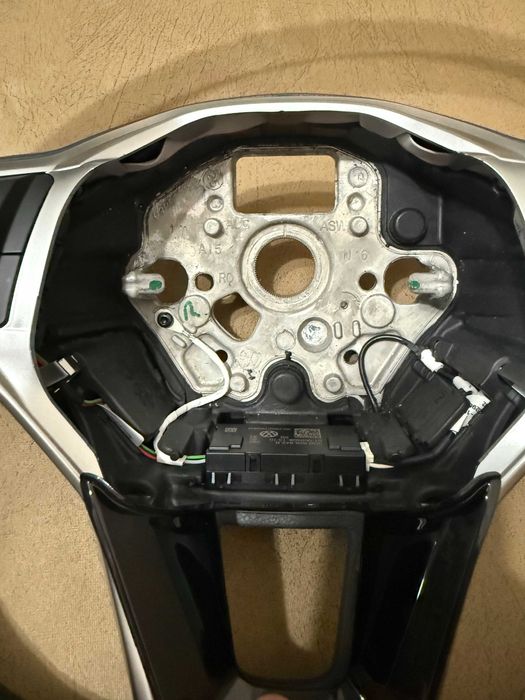 Чисто нов,оригинален мултиволан за Фолксваген-Volkswagen