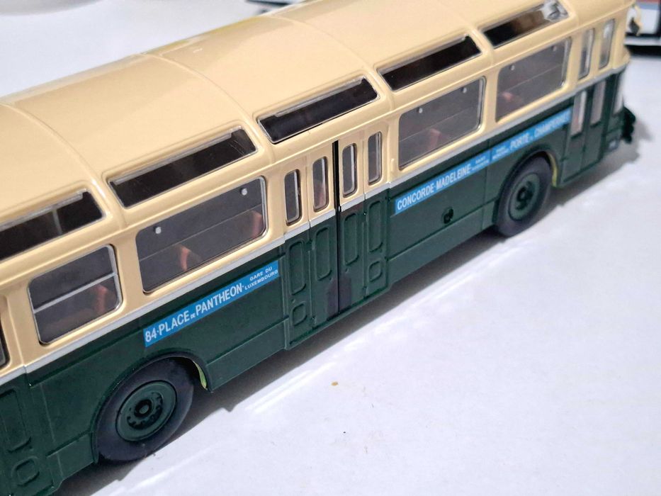 Продавам модели автобуси и камиони