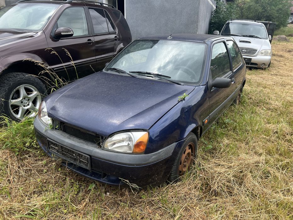 Dezmembrez  Mercedes ML 270// Kia Carnival 2.9 D// Ford Fiesta 1.3 B