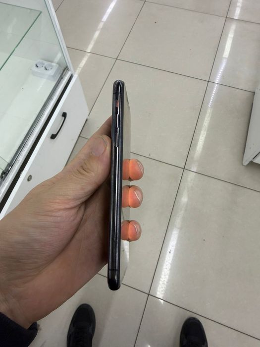 Срочно iPhone продам XS память 256