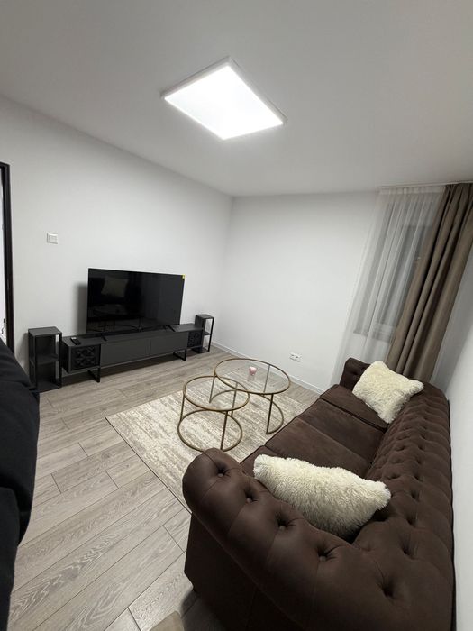 Apartament cu 3 camere decomandate, central, disponibil imediat