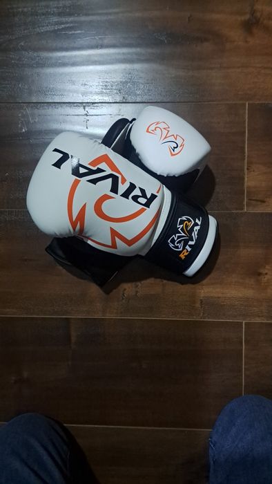 Перчатка боксёрский