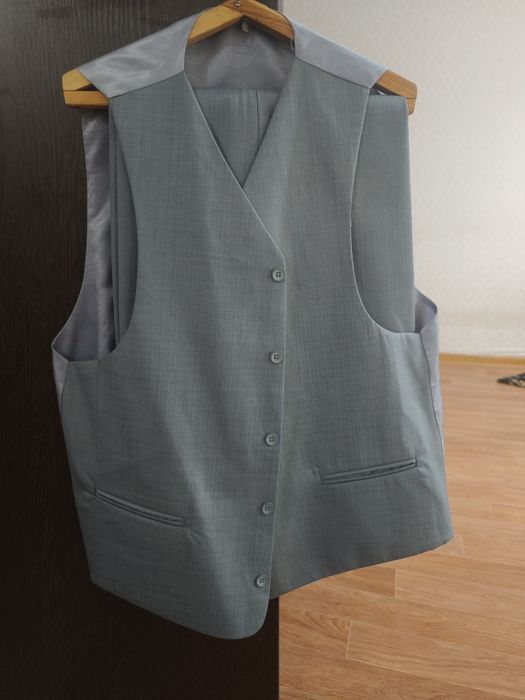 Костюм тройка...