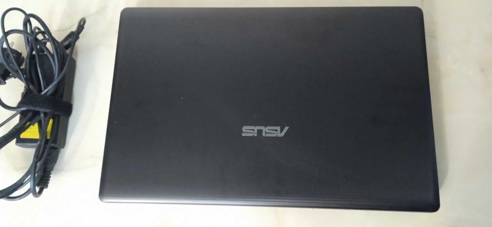 ASUS i7 Display Mare 17 8Gb ddr3 2 x placi video 2GB SSD gaming laptop