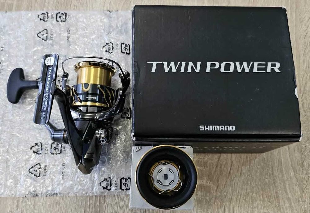 Спининг макара Shimano Twinpower 3000MHG + резервна шпула