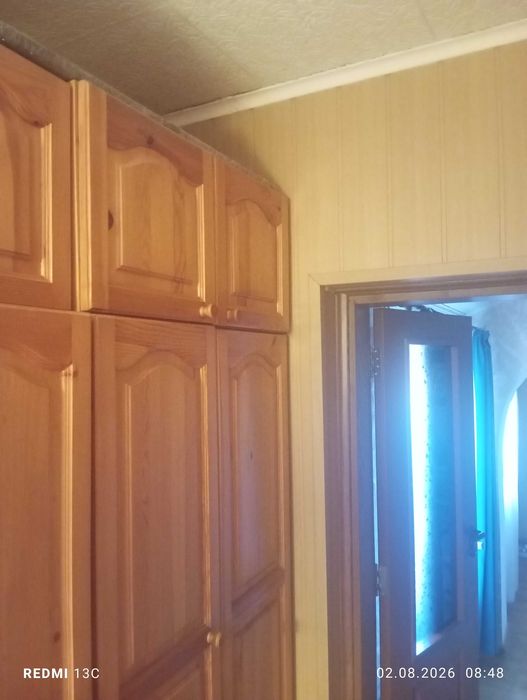 Продавам гардероб и скрин от масив