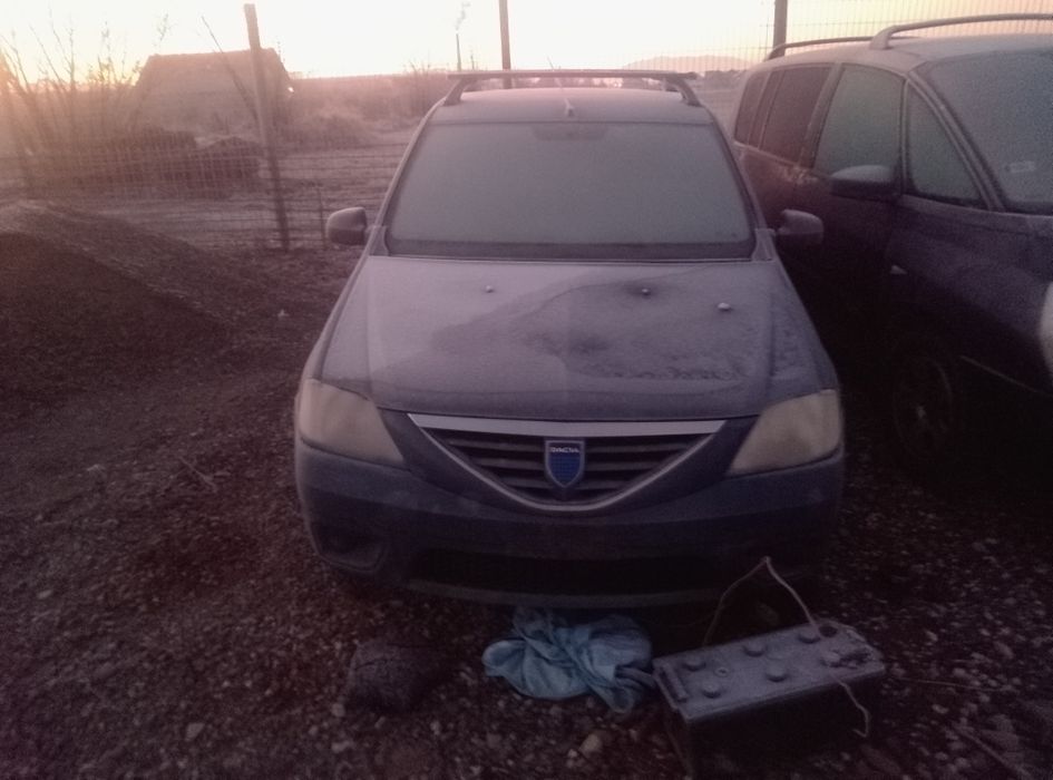 Dezmembrez sau vând întreaga